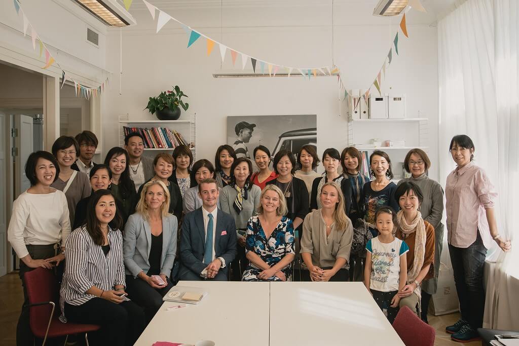 2018年度ご参加の皆様と訪問先にて ©Michiko Katori/At Home Design